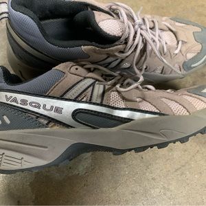 Women athletic shoe, only wore once or twice